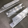 Tubuh khas aluminium sederhana yang disederhanakan dalam komponen putih